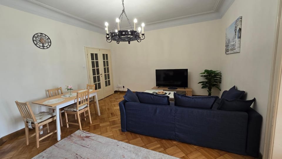 Communal lounge/ TV room, TV and multimedia, Living room, Seating area, Dining area, Evening entertainment