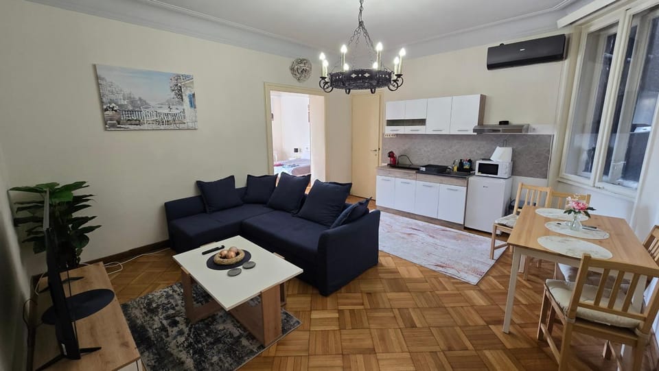 Kitchen or kitchenette, Living room, Seating area, Dining area, minibar, stove
