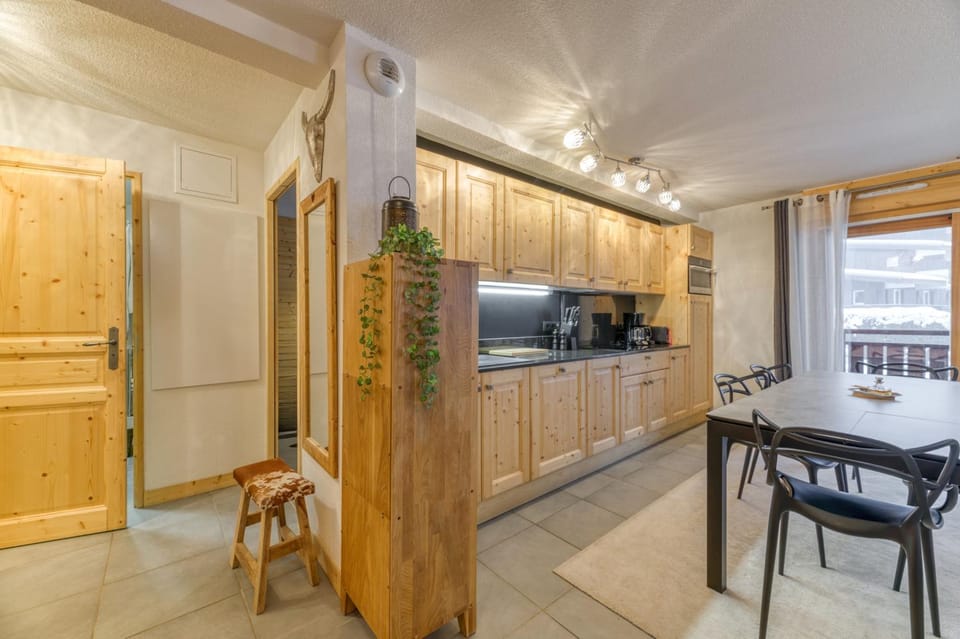 Kitchen or kitchenette, Living room