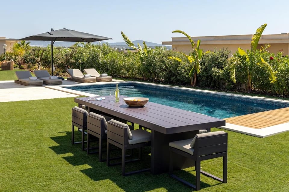 Faro Luxury Home with Heated Pool and Garden House in Faro