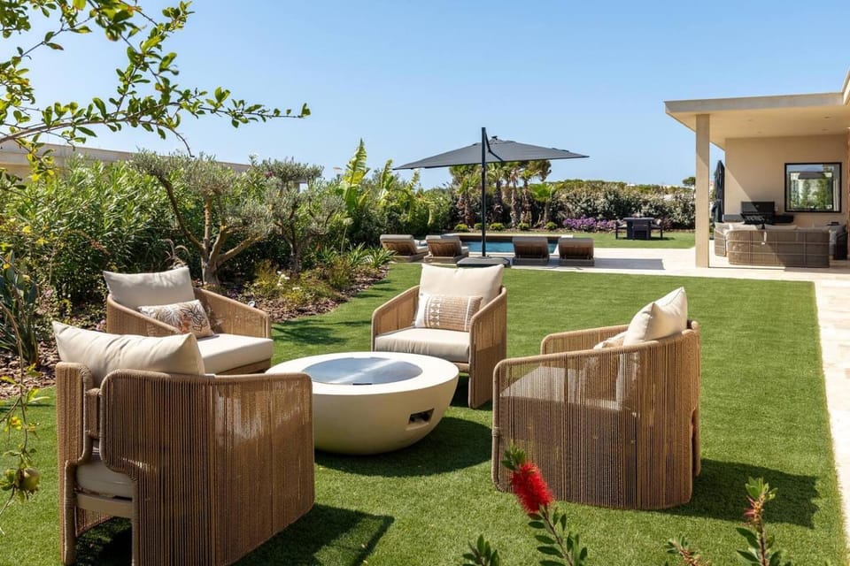 Faro Luxury Home with Heated Pool and Garden House in Faro