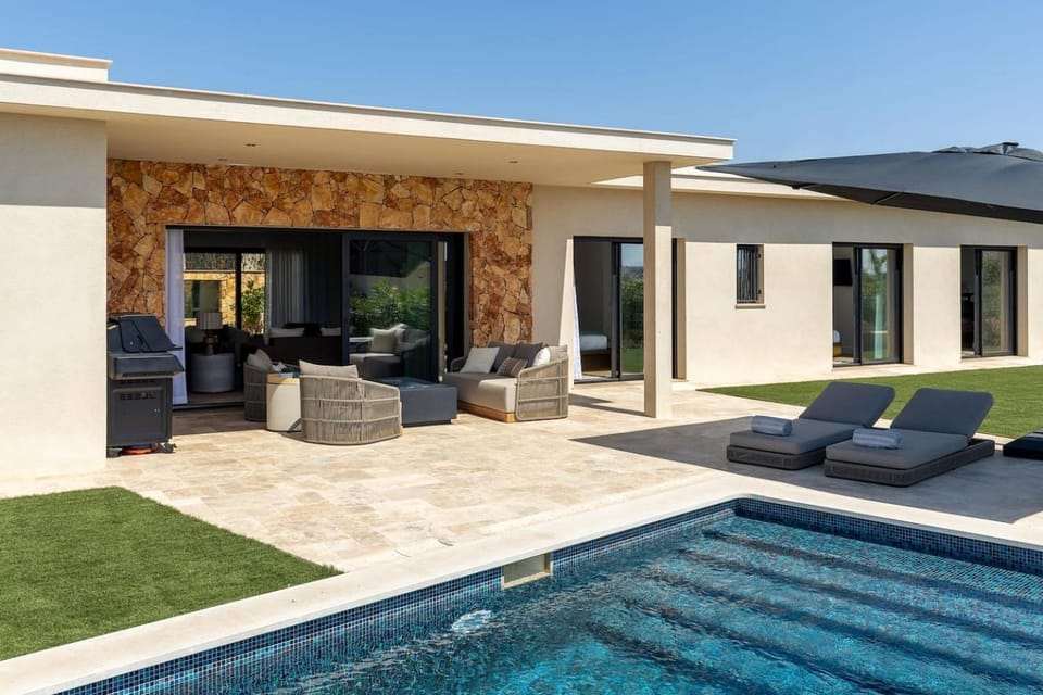 Faro Luxury Home with Heated Pool and Garden House in Faro