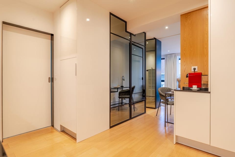 Kitchen or kitchenette, Dining area, oven, stove