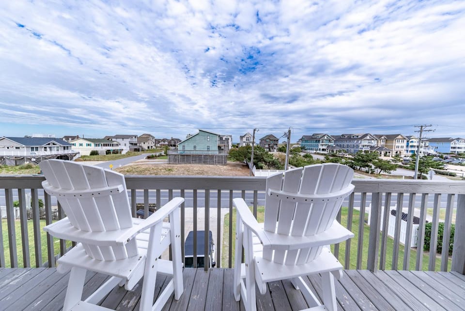 Cloud Nine - KDH MP 7, Semi-Oceanfront, Ocean View, 120 Yds to Beach, Pool, Hot Tub, Pets OK House in Kill Devil Hills