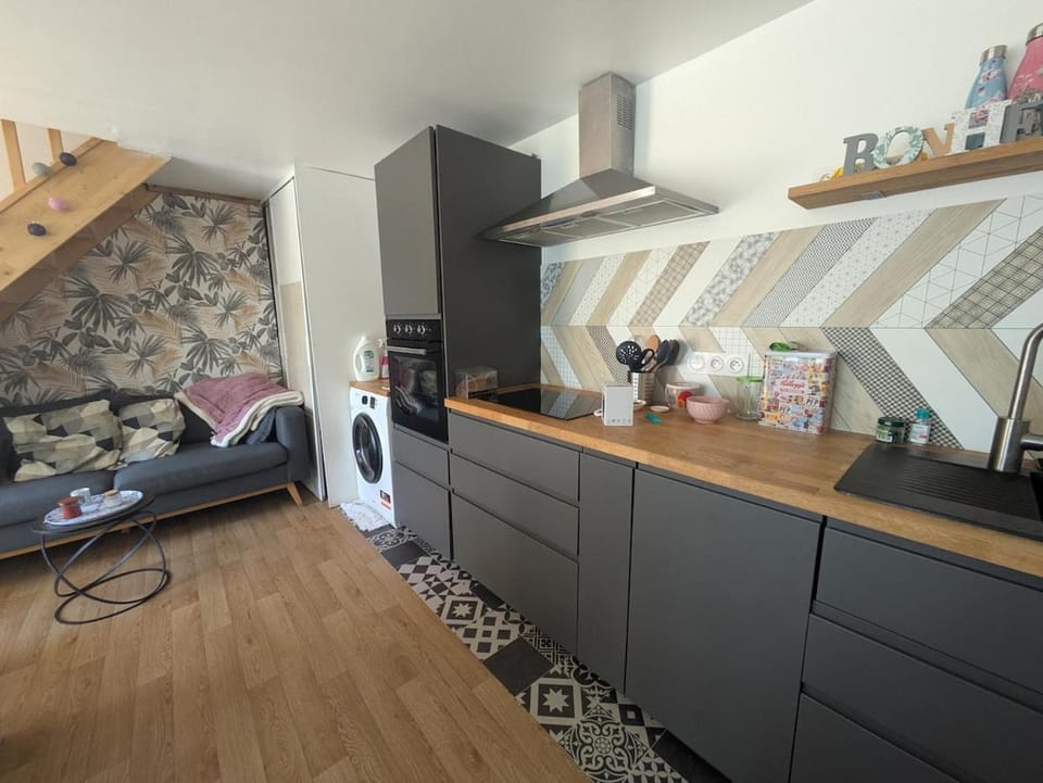 Kitchen or kitchenette