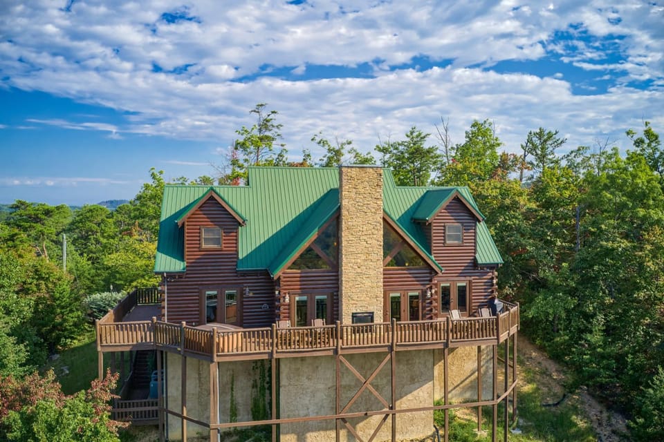 Majestic Views by American Patriot Getaways House in Sevier County