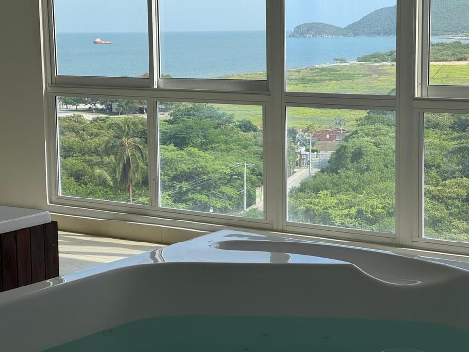 Natural landscape, Hot Tub, Mountain view, Sea view