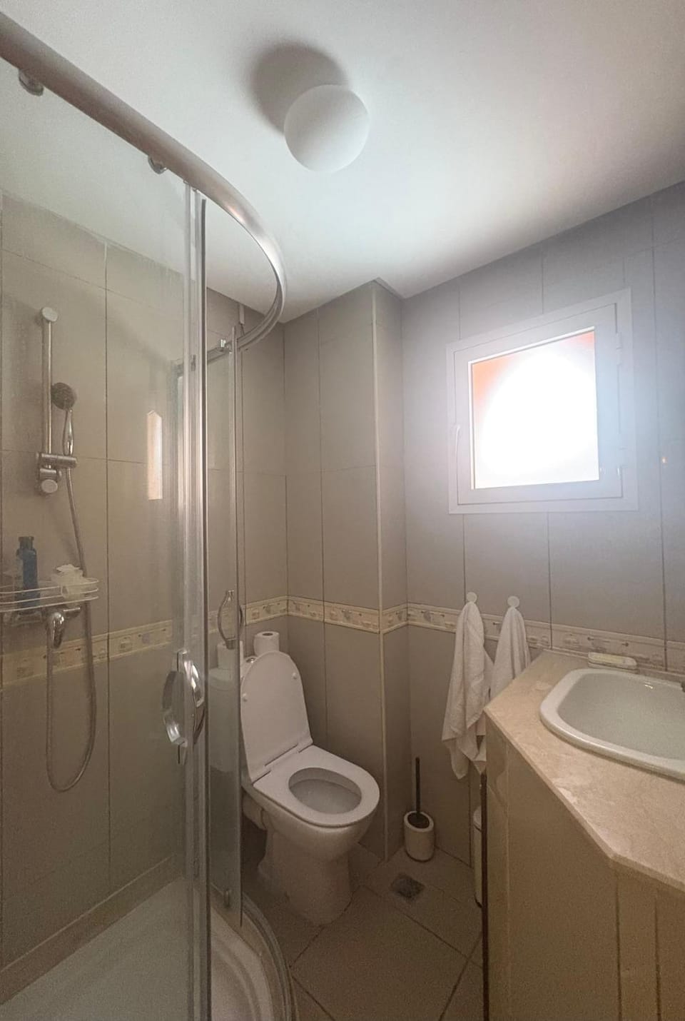 Shower, Toilet, Bathroom, towels