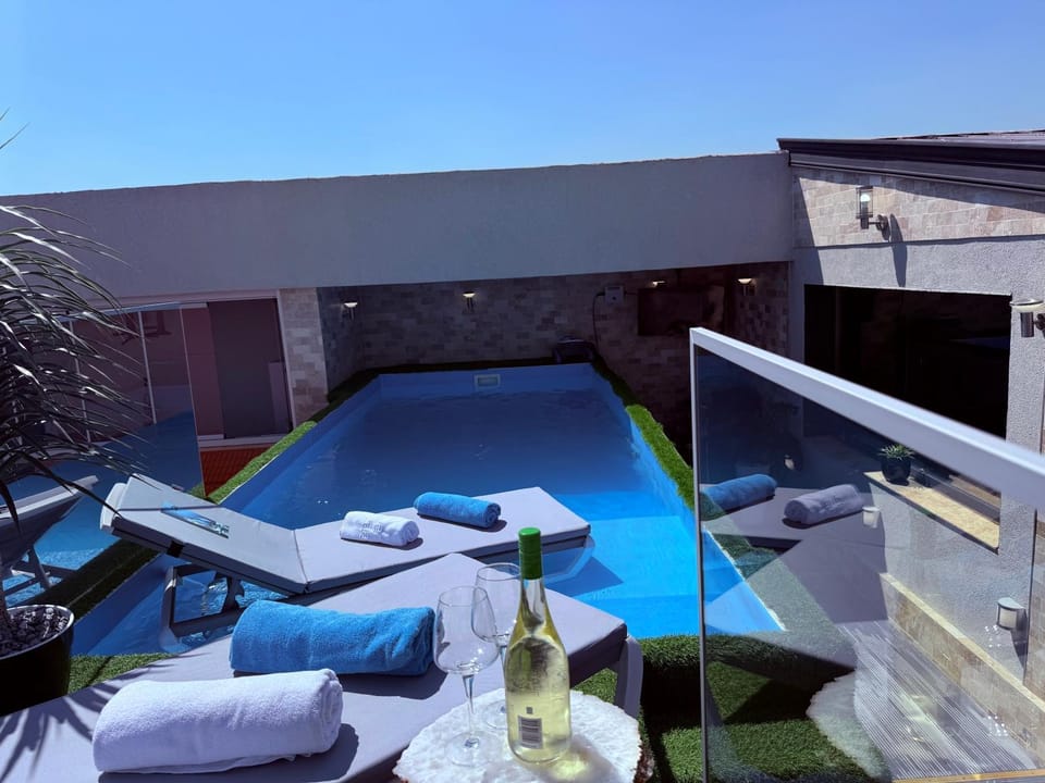 Jas Pipera Studio & Private Pool Apartment in Bucharest
