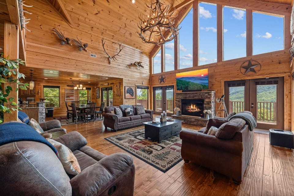 Mels Mountain View Lodge by American Patriot Getaways House in Sevier County