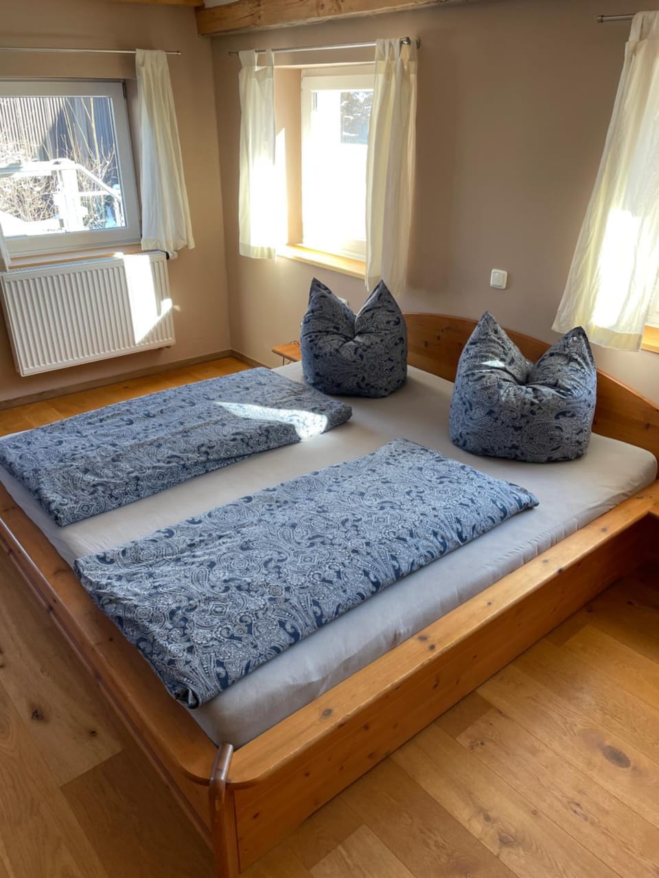 Photo of the whole room, Bedroom