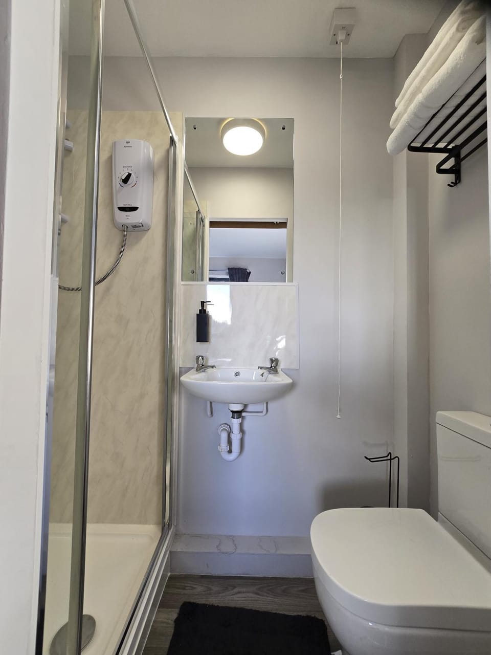 Shower, Toilet, towels