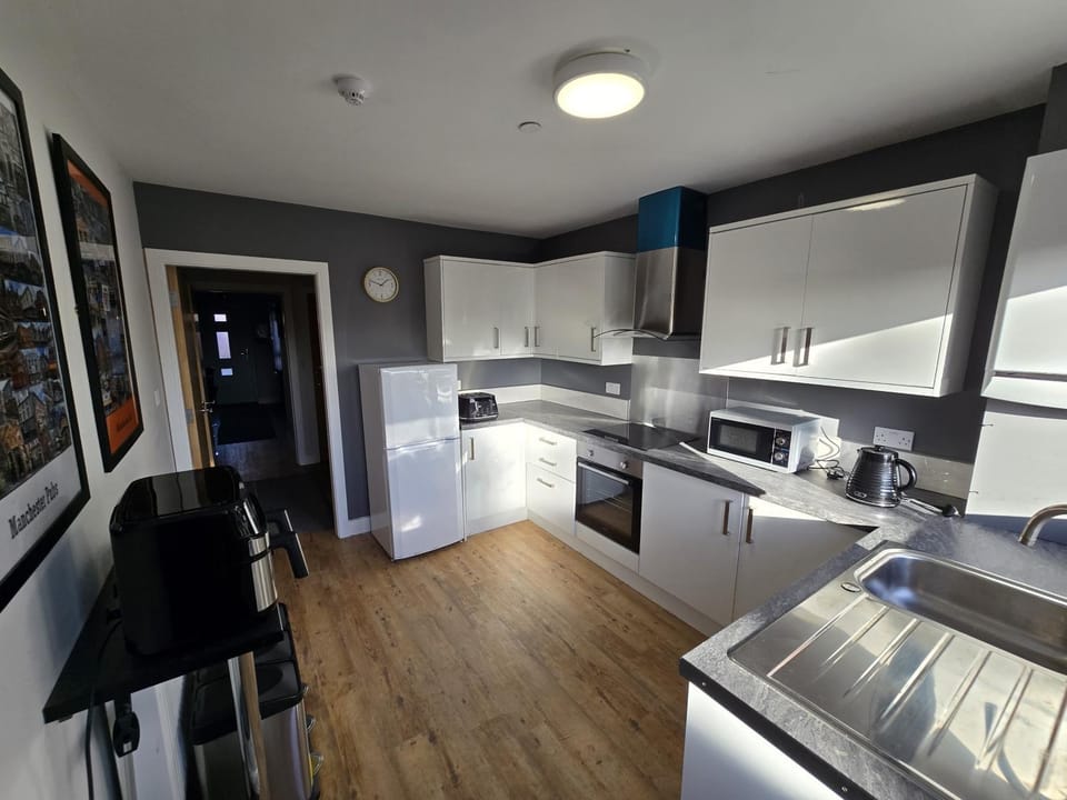 Kitchen or kitchenette, Kitchen or kitchenette, oven, toaster