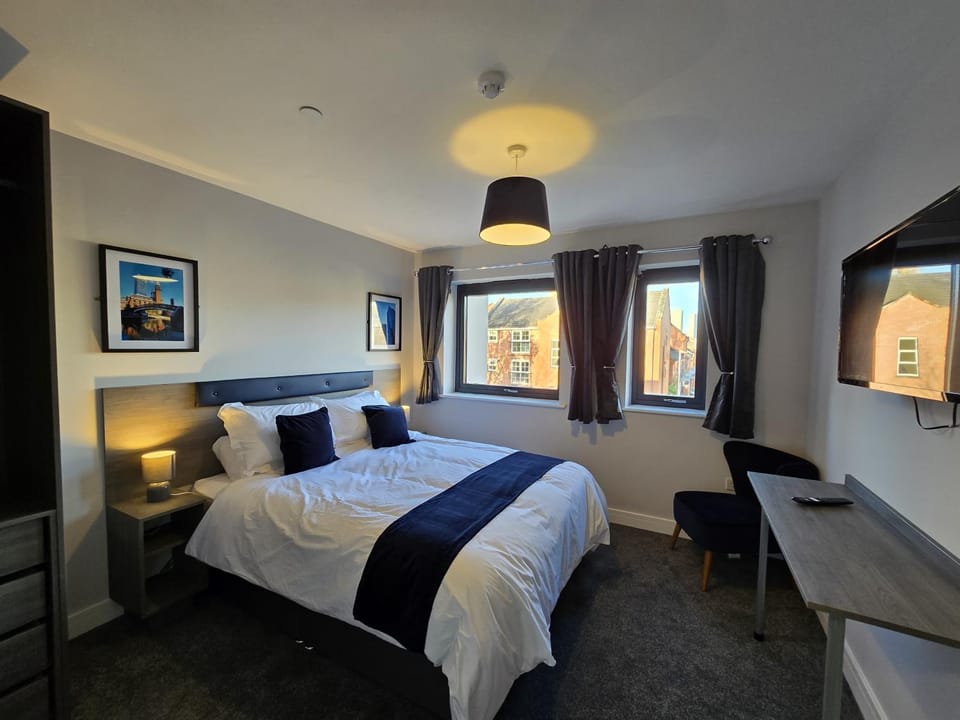 Photo of the whole room, Bedroom