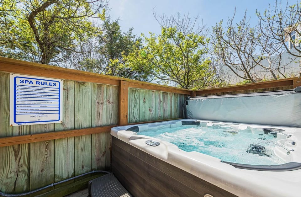 Cool Change - Corolla, Ocean Sands, 30 Yards to Beach, Ocean Views, Pool, Hot Tub, Open All Year House in Corolla