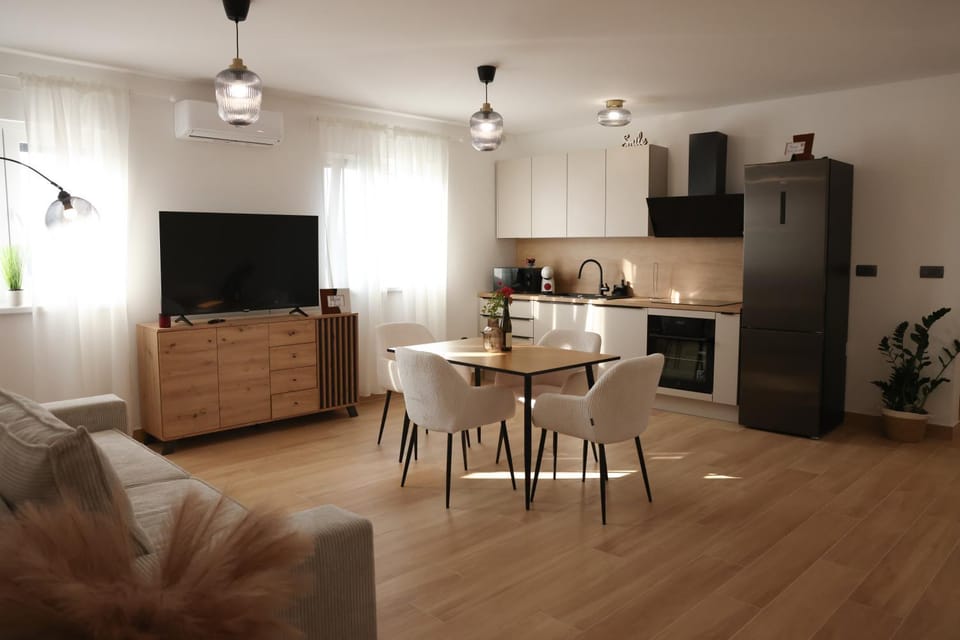 TV and multimedia, Kitchen or kitchenette, Living room, Dining area, oven, pet friendly, stove