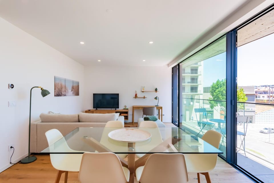 Communal lounge/ TV room, TV and multimedia, View (from property/room), Balcony/Terrace, Living room, Seating area, Dining area