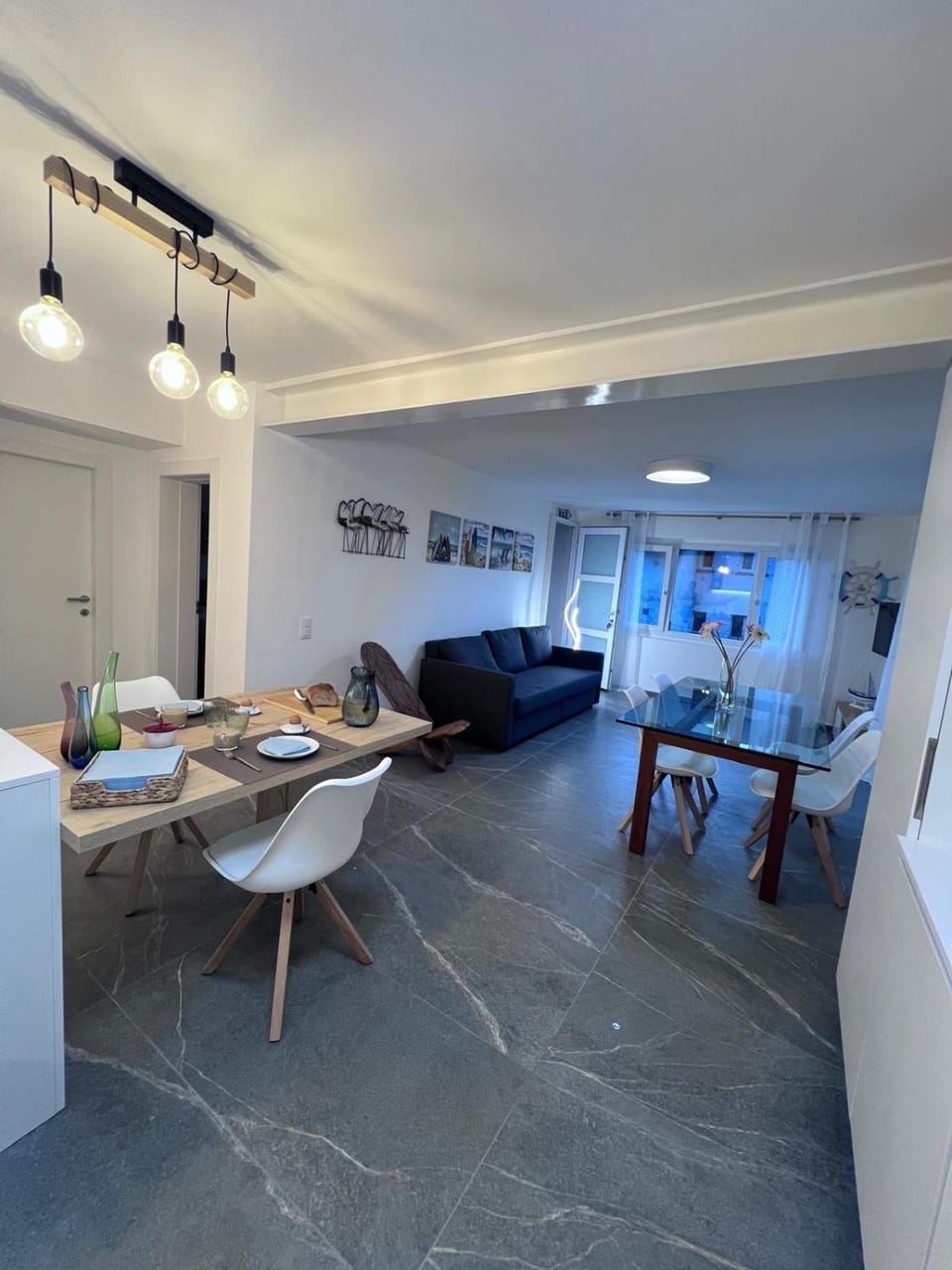 TV and multimedia, Kitchen or kitchenette, Living room, Seating area, Dining area