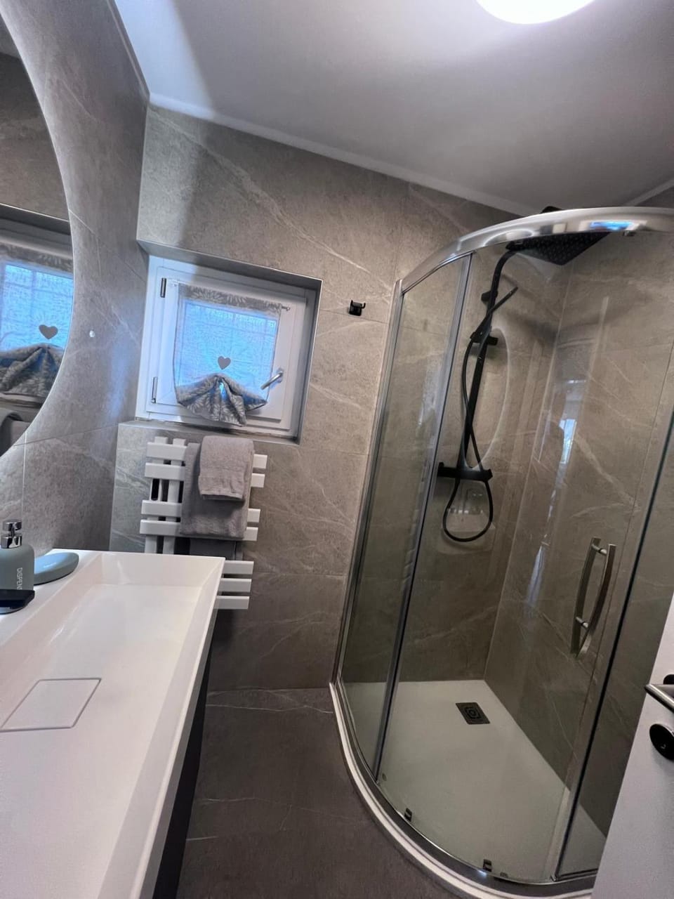 Shower, Bathroom, towels