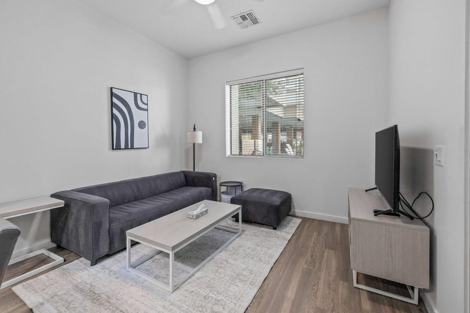 Boulevard Stays Modern Tempe 1BR ASU Pool Gym 01 Apartment in Tempe