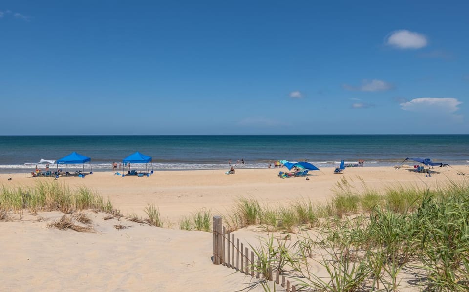 Crow's Nest - SNH MP 19, Oceanfront, Historic Cottage, Pets OK, YR Flex Stays House in Nags Head