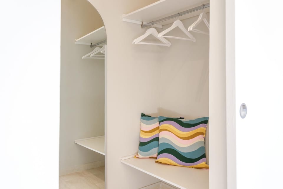 towels, wardrobe
