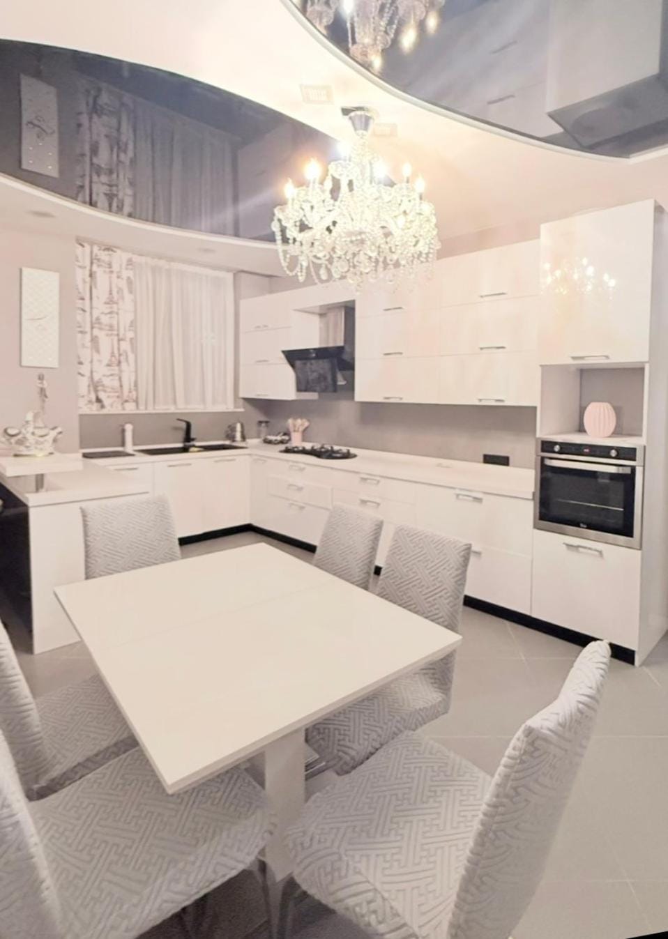 Kitchen or kitchenette, Dining area, oven