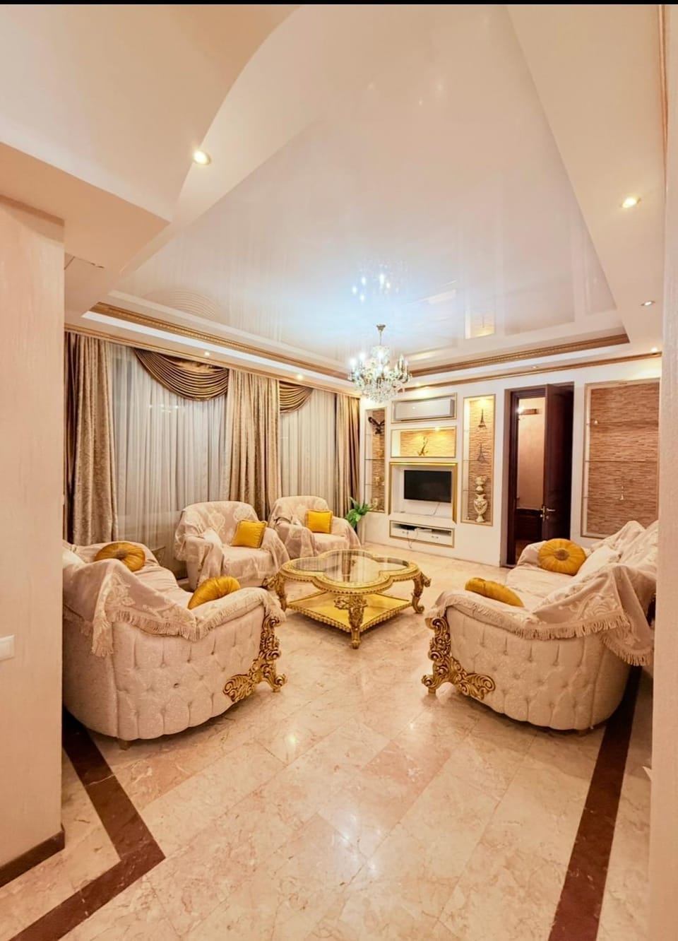 Living room, Seating area