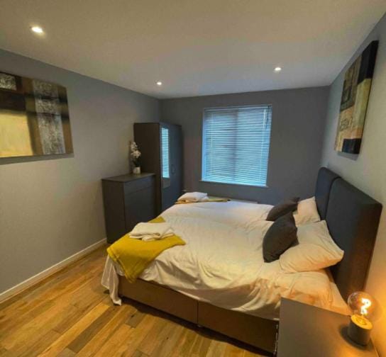 Amazing Abodes House in Bedford