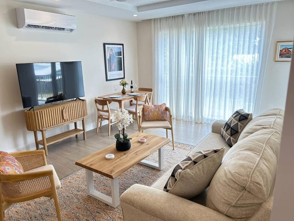Communal lounge/ TV room, TV and multimedia, Living room