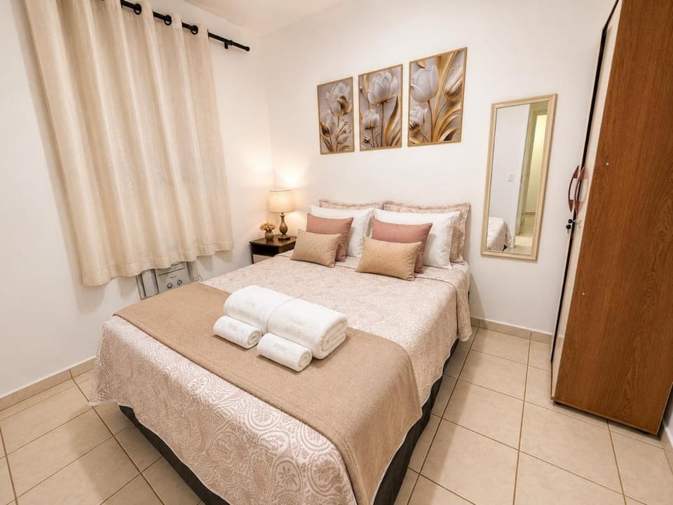 Apto completo perto do centro + ar cond. e vaga Apartment in State of Paraná