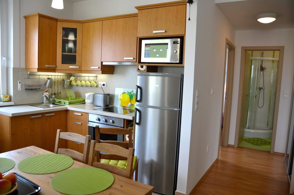 Bathroom, Kitchen or kitchenette, Living room, Dining area, Lake view