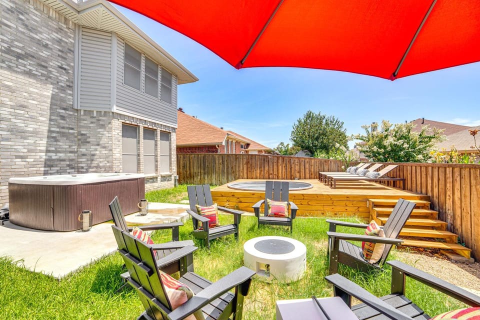 Group-Friendly Grand Prairie Home w/ Perks! House in Arlington