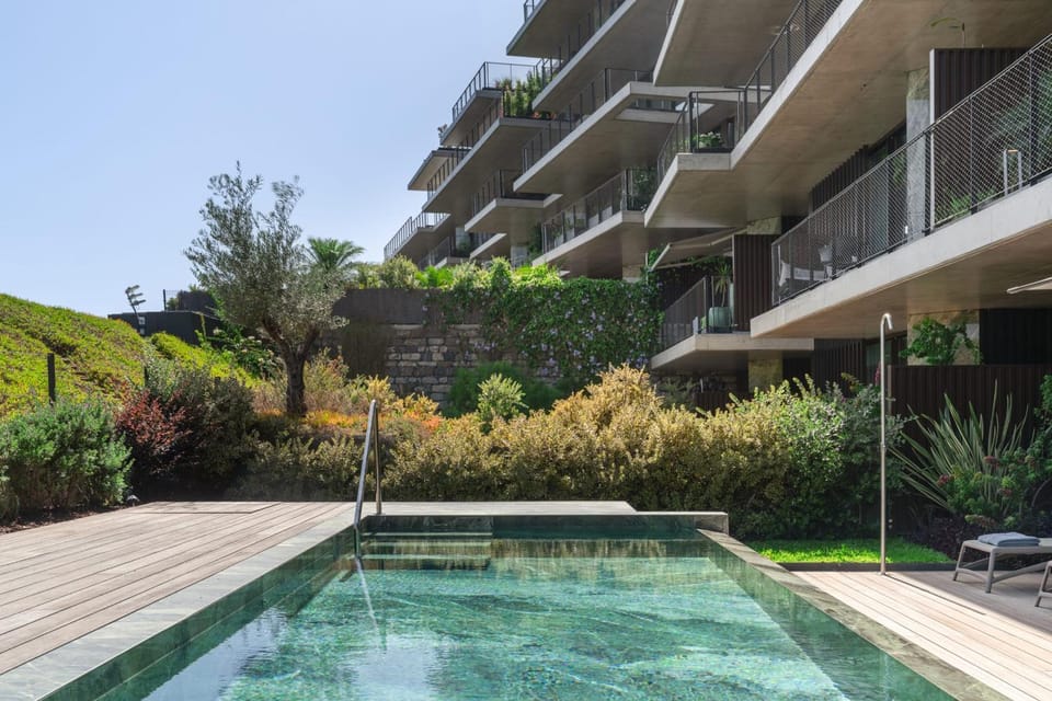 Day, Swimming pool