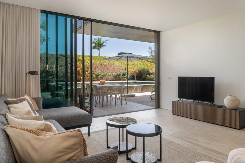 TV and multimedia, Living room, Seating area