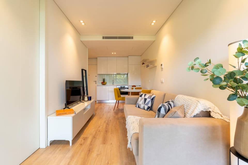 TV and multimedia, Kitchen or kitchenette, Living room, Seating area, Dining area, oven