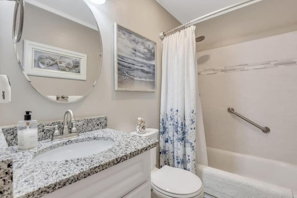 Admiral's Row 109 - Stunning 2BR, 2BA Ocean Views House in Hilton Head Island