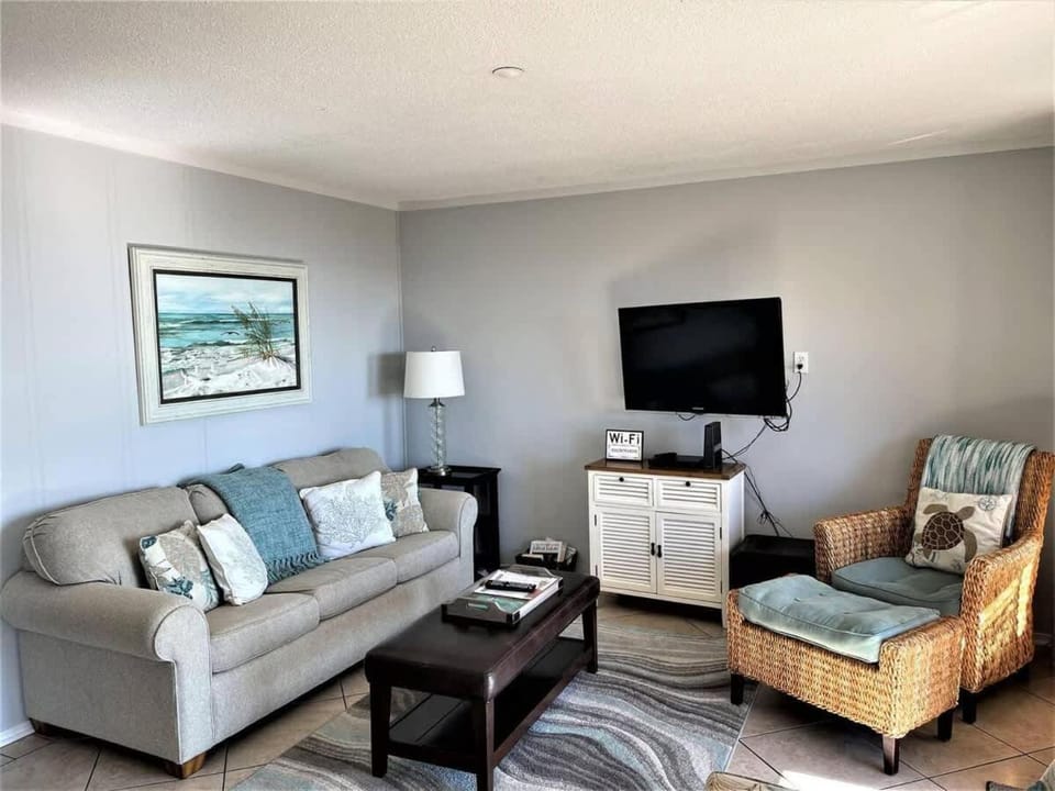 Admiral's Row 309 - Beautiful Beachfront Sunsets House in Hilton Head Island