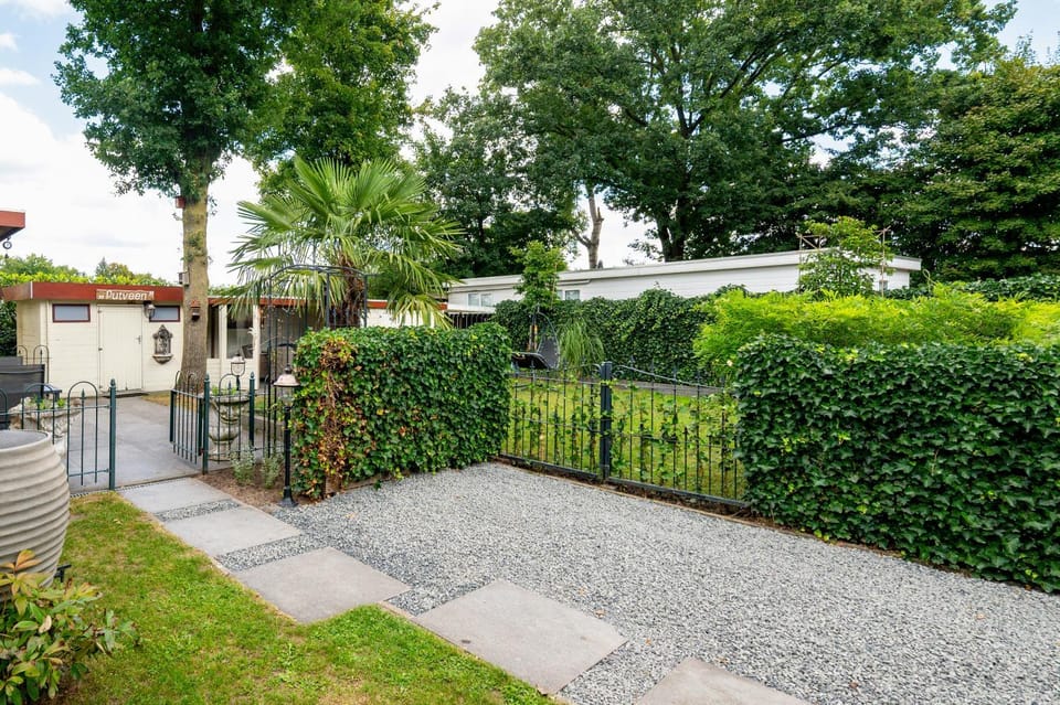 Chalet Putveen, gelegen op de Veluwe met grote tuin en veel privacy Chalet in Putten