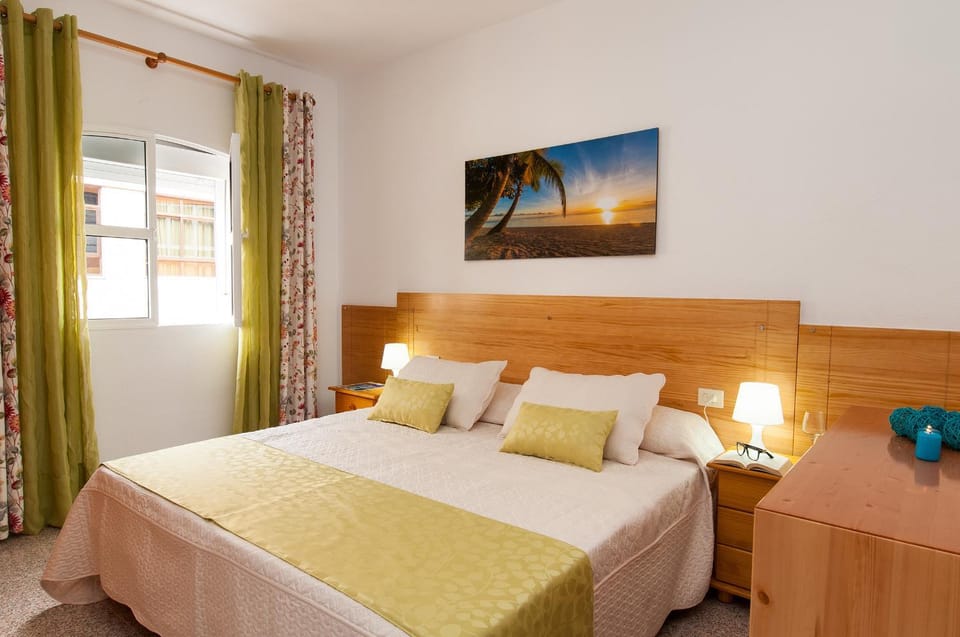 Photo of the whole room, Decorative detail, Bedroom