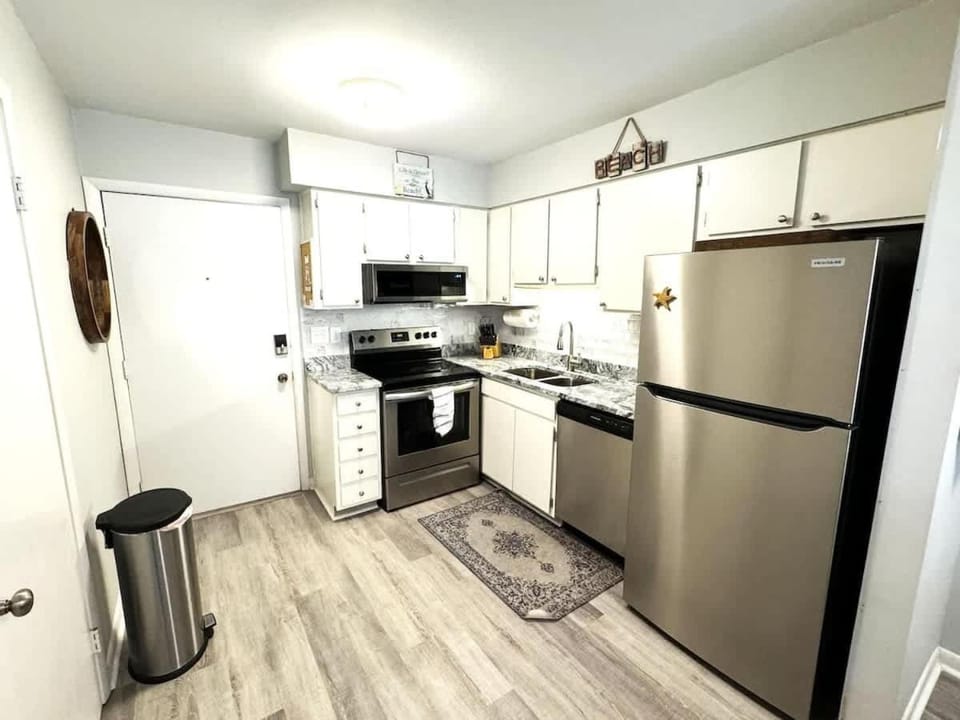 Fiddler's Cove 10-I 2 Bedroom, 1 Block from Beach House in Folly Field
