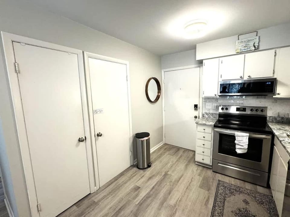 Fiddler's Cove 10-I 2 Bedroom, 1 Block from Beach House in Folly Field