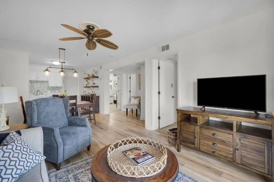 Tennis Villa C14 - Easy Walk to the Beach! House in Hilton Head Island