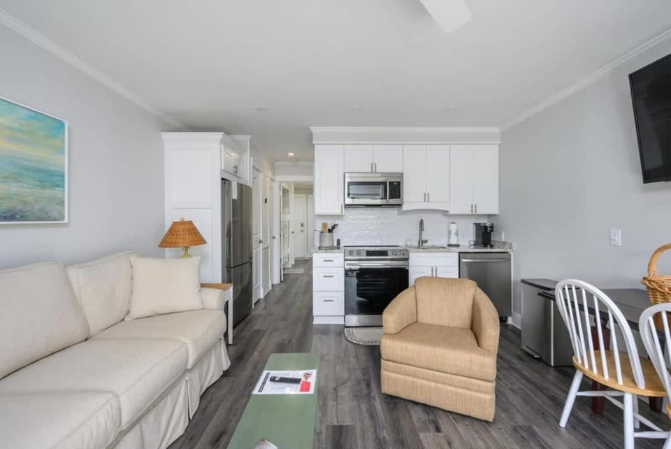 OV C125 Steps to Beach and Pool House in Hilton Head Island