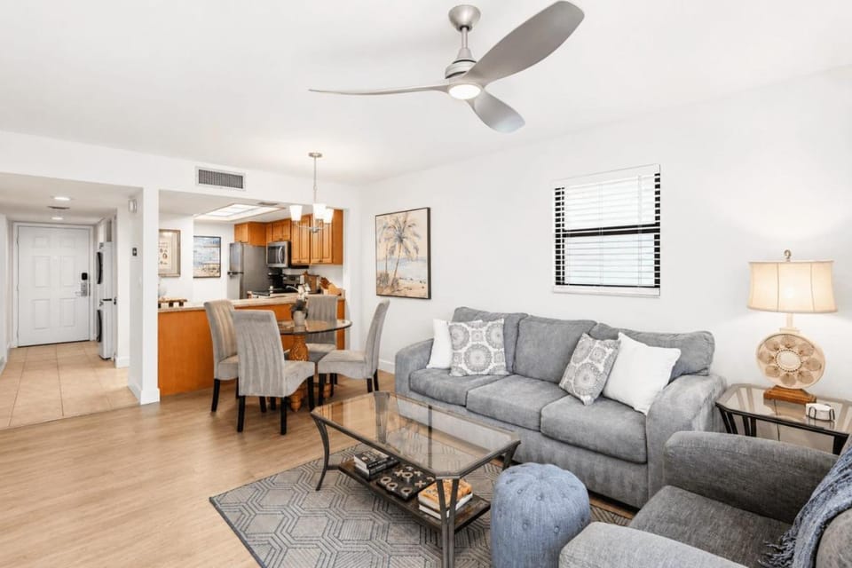 Park Shore Resort 2nd Floor BLDG J 254 Apartment in Naples