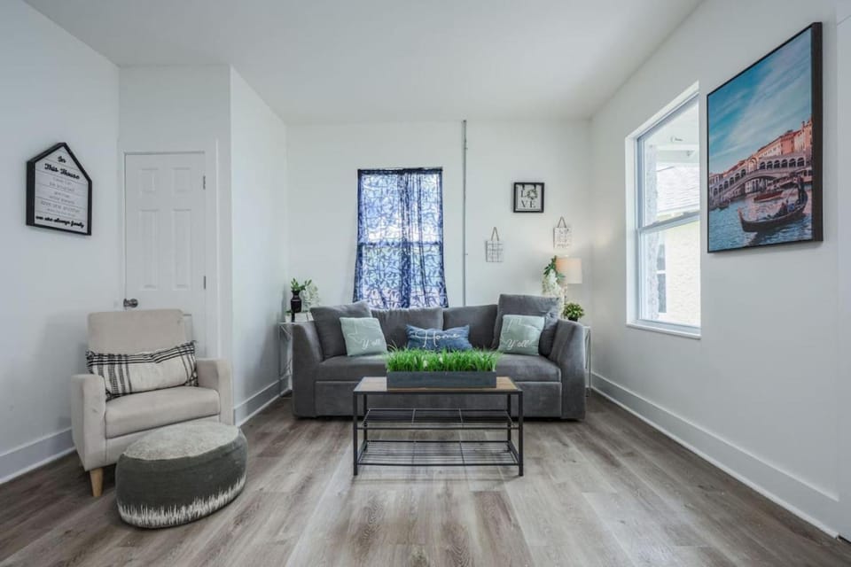 unit 10 Cozy Convenient Near All Pensacola Offers House in Alabama