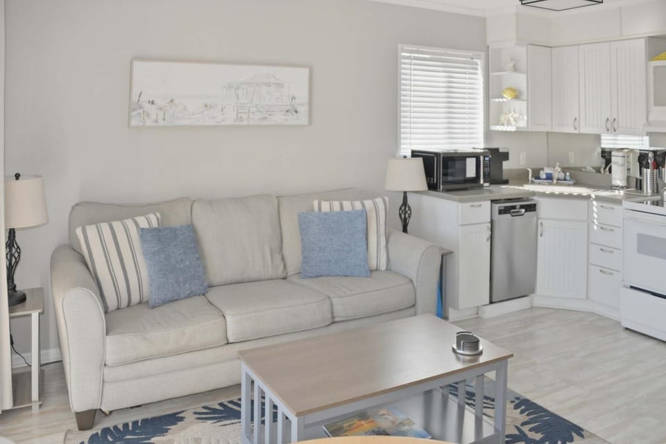 Ocean Villa B213 - Quick Walk to Beach House in Hilton Head Island