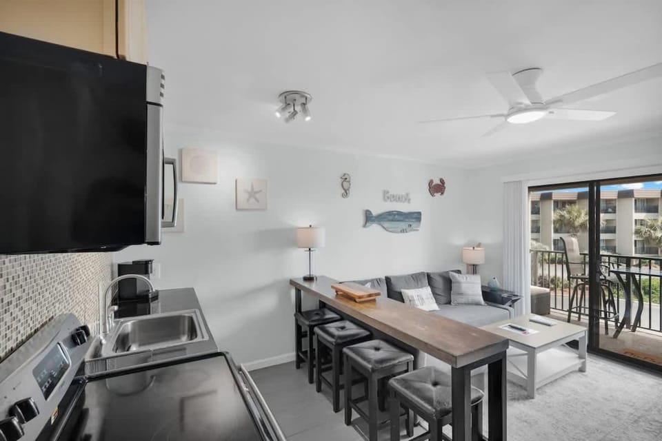 Ocean Villa A205 - Romantic Beachfront Getaway House in Hilton Head Island