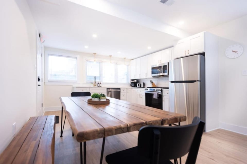 3 BDR Renovated Condo The Beach1 block Apartment in Wildwood