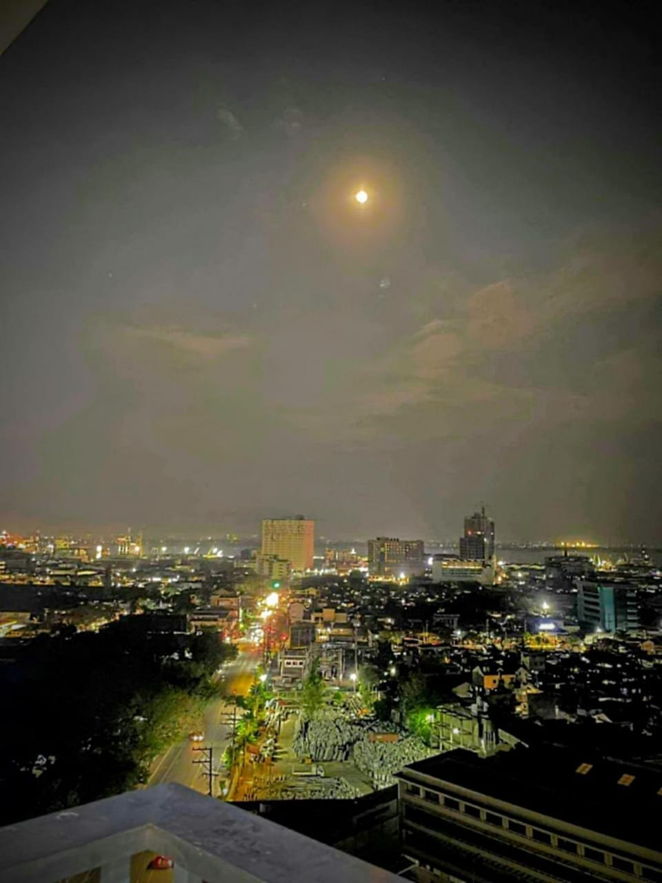 Night, Bird's eye view